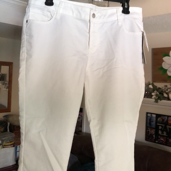 Old Navy Rockstar Mid Rise White Jeans ~Size 14 - Picture 8 of 15